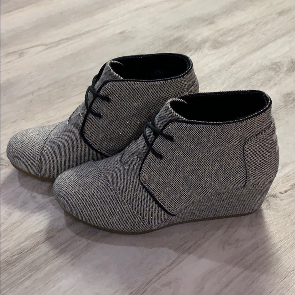 TOMS wedges